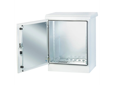 FORMRACK 12U 600x450 IP66 kültéri rack szekrény 100 mm lábazattal