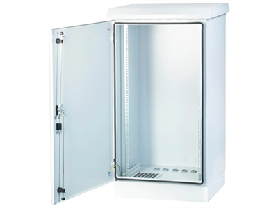 FORMRACK 20U 600x450 IP66 kültéri rack szekrény 100 mm lábazattal