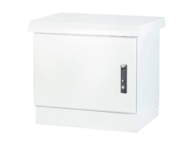 FORMRACK 7U 600x450 IP66 kültéri rack szekrény 100 mm lábazattal